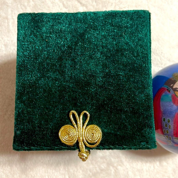 LI BIEN. Christmas Ornament. NWOT. Hand made painting. Highly Collectible. 2000 - Picture 5 of 7